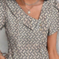 Dámské tričko s krátkým rukávem a asymetrickým límečkem s květinovým potiskem